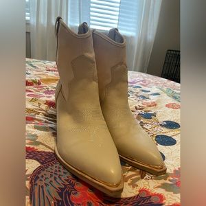 Dolce Vita  Western Cowgirl Booties